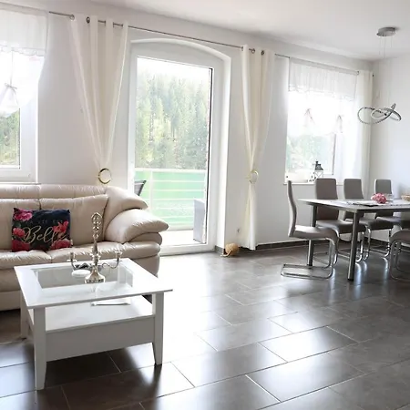 Holidayhaus-luetsche / Schmuecke * Frankenhain